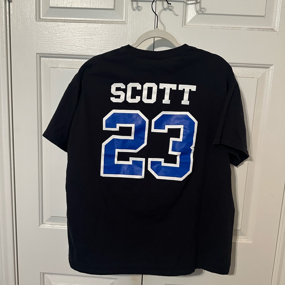 Gildan Black T-Shirt - One Tree Hill - Picture 2 of 3